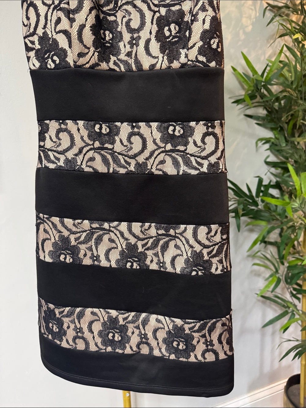 Trixxi Black and Beige Lace Striped Halter Mini Dress EUC 3 - Picture 5 of 11